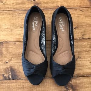 Dexflex Comfort Catie Peep Toe Wedge in Black